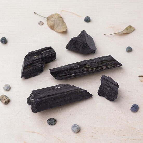 Melnais turmalīns (neapstrādāts) 1gab